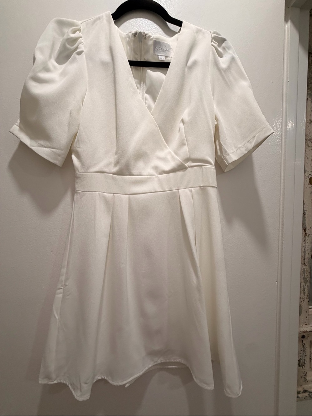 Elegant White Puff-Sleeve Dress